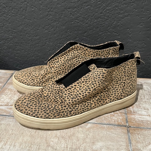 Universal Thread Leopard Print Slip On High Tops - Picture 2 of 7